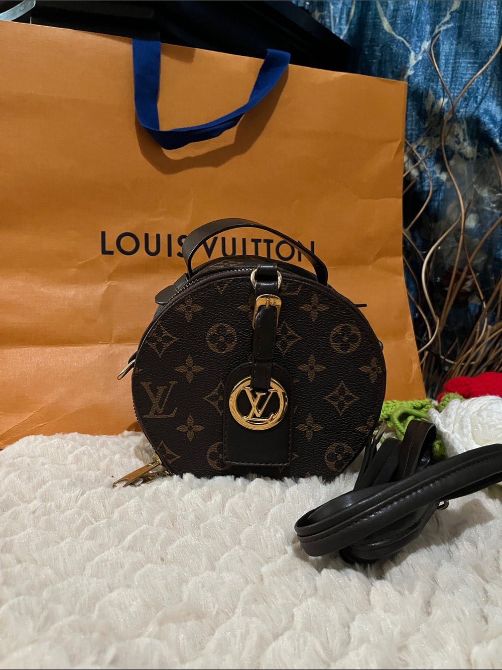 nwt Round Mini Crossbody